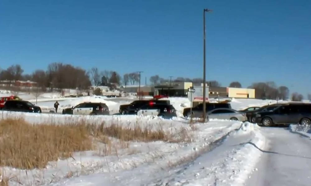 Μινεσότα: Δεν του άρεσαν οι υπηρεσίες της κλινικής και... τους «γάζωσε» (βίντεο)